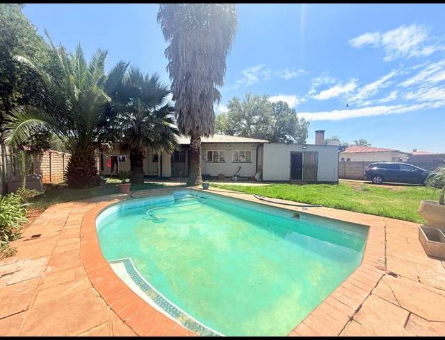 3 BEDROOM HOUSE FOR SALE IN VANDERBIJLPARK CW 1